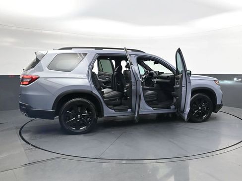Used 2025 Honda Pilot Black Edition image 41