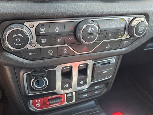 Certified 2026 Jeep Wrangler Sport AWD/4WD image 17