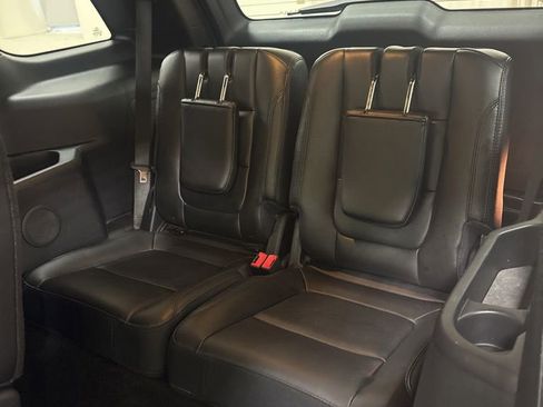 Used 2016 Ford Explorer XLT w/ Equipment Group 202A FWD image 22