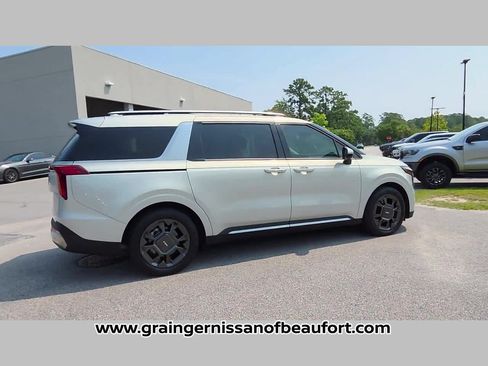 Used 2025 Kia Carnival SX FWD image 34
