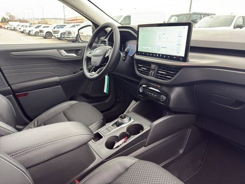 New 2026 Ford Escape SE w/ Class II Trailer Tow Package image 12