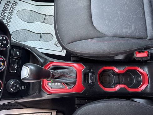 Used 2016 Jeep Renegade Trailhawk w/ Cold Weather Group image 39