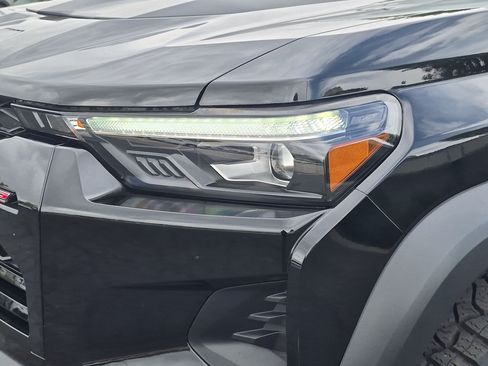 Used 2025 Chevrolet Colorado ZR2 w/ Midnight Edition AWD/4WD image 11