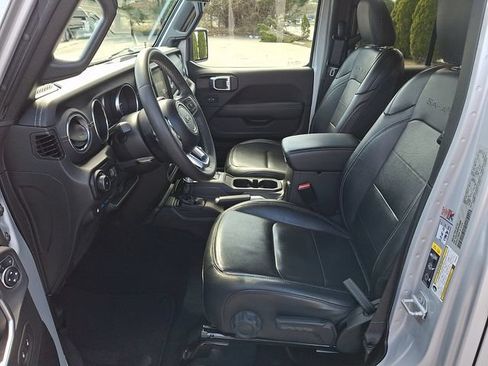 Used 2023 Jeep Wrangler Unlimited Sahara AWD/4WD image 15