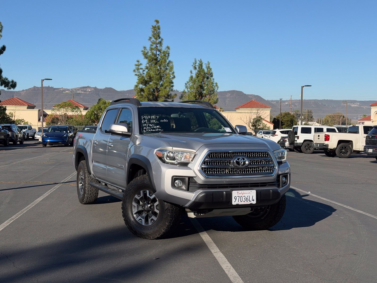 Used 2017 Toyota Tacoma TRD Off-Road AWD/4WD image 1