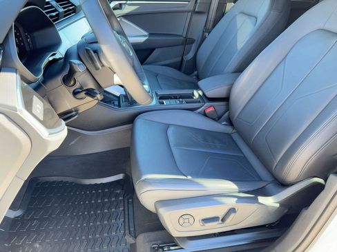 Certified 2025 Audi Q3 2.0T Premium w/ Convenience Package image 5