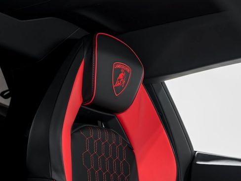 Used 2024 Lamborghini Revuelto AWD/4WD image 32