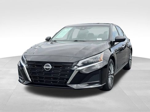 Used 2024 Nissan Altima 2.5 SV FWD image 4