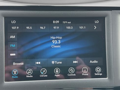 Used 2020 Chrysler Pacifica Touring-L FWD image 22