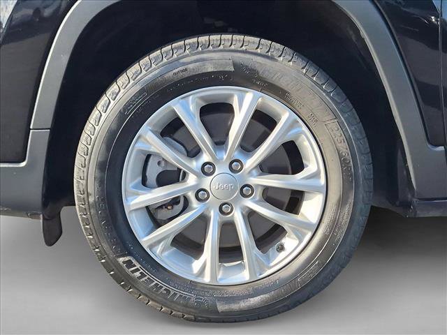 Used 2019 Jeep Cherokee Latitude w/ Popular Appearance Group FWD image 23