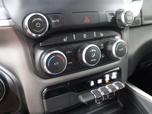 Used 2019 RAM 1500 Big Horn AWD/4WD image 16