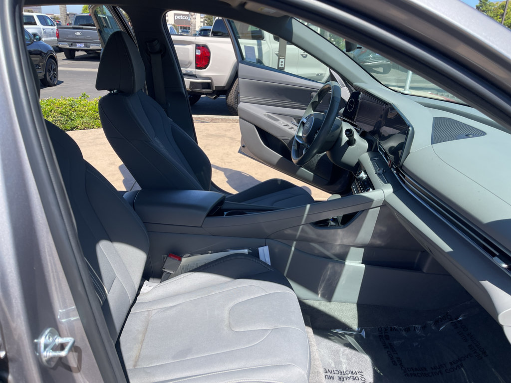 Used 2025 Hyundai Elantra SEL FWD image 11