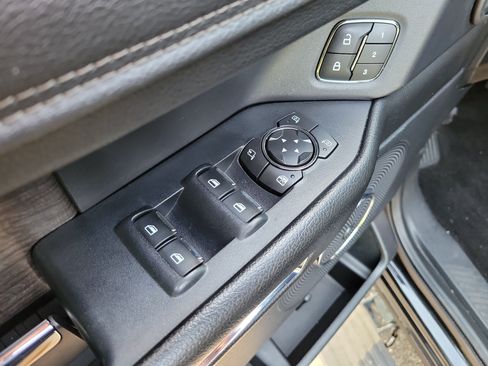 Used 2018 Ford Expedition Limited RWD image 21