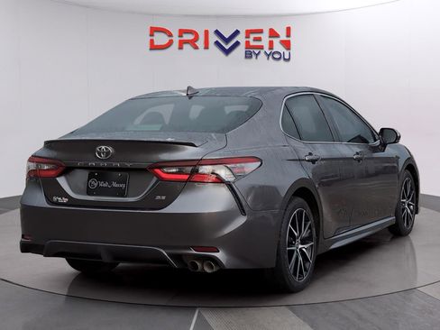 Used 2021 Toyota Camry SE image 5