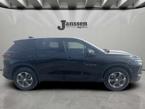 Used 2025 Chevrolet Blazer LT image 5