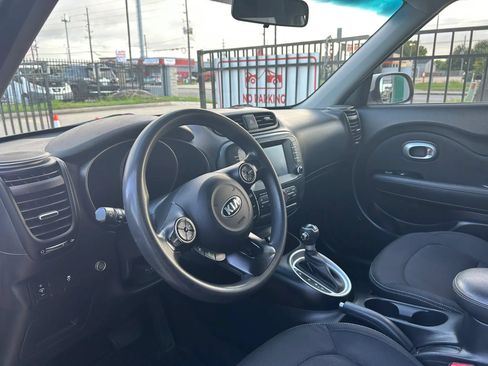 Used 2019 Kia Soul + FWD image 6