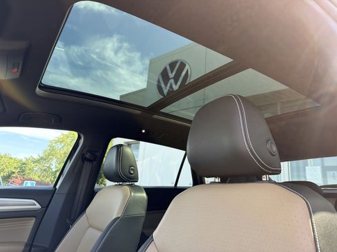 Certified 2023 Volkswagen Atlas Cross Sport SE w/ Panoramic Sunroof Package AWD/4WD image 20