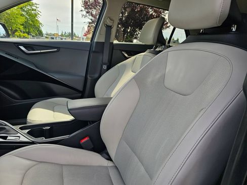 Used 2023 Kia Niro EX Touring FWD image 25