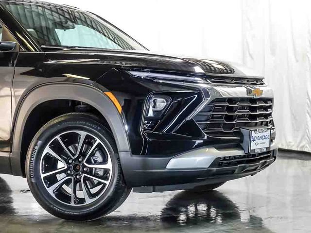 Certified 2024 Chevrolet TrailBlazer LT w/ LT Cold Weather Package FWD image 3