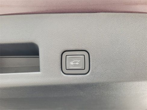 Used 2025 Chevrolet Traverse RS w/ LPO, Floor Liner Package image 11