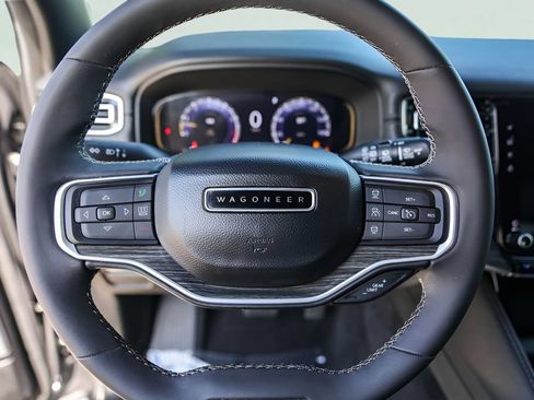 Used 2022 Jeep Wagoneer Series II RWD image 15