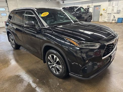 Used 2021 Toyota Highlander XLE image 8