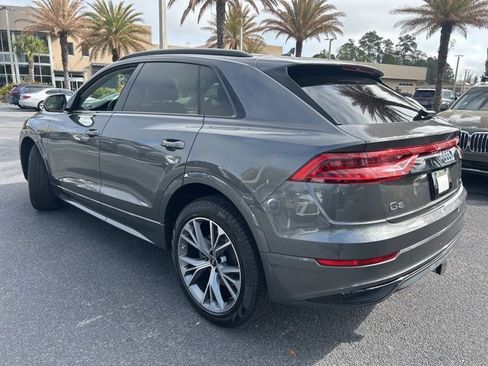 Used 2022 Audi Q8 Premium image 11