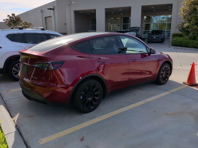 Used 2024 Tesla Model Y Long Range AWD/4WD image 2
