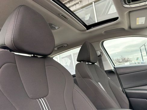 Used 2025 Hyundai Elantra SEL FWD image 15