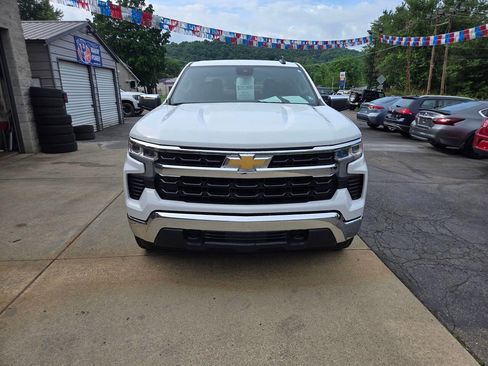 Used 2024 Chevrolet Silverado 1500 LT AWD/4WD image 2