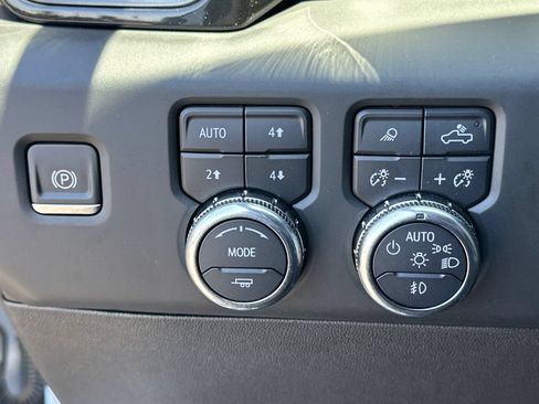 Used 2024 GMC Sierra 2500 AT4 w/ AT4 Premium Plus Package AWD/4WD image 35