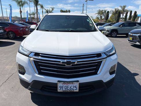 Used 2023 Chevrolet Traverse LT image 3