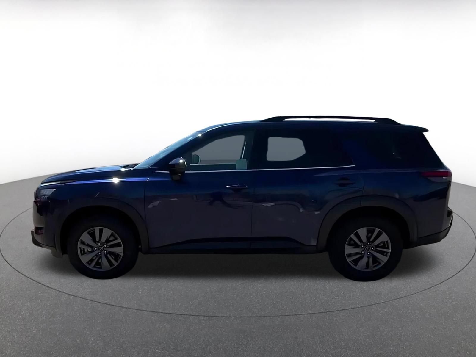 Used 2025 Nissan Pathfinder SV FWD image 8