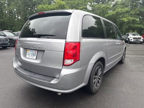 Used 2016 Dodge Grand Caravan SE FWD image 5