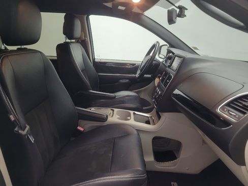 Used 2019 Dodge Grand Caravan SXT FWD image 21