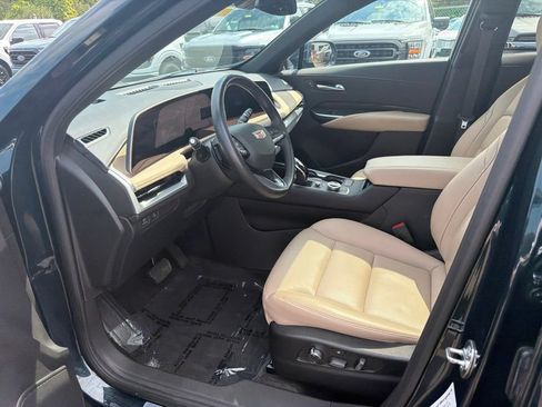 Used 2025 Cadillac XT4 Premium Luxury AWD/4WD image 11