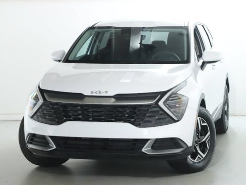 Used 2025 Kia Sportage LX FWD image 3