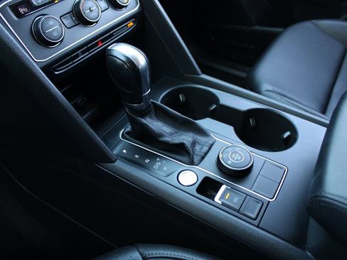 Used 2019 Volkswagen Atlas SE w/ Towing Package image 18