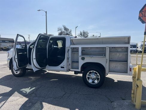 Used 2022 RAM 2500 Tradesman w/ Chrome Appearance Group AWD/4WD image 8
