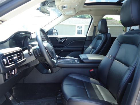 Used 2023 Lincoln Aviator AWD w/ Premium Package image 22