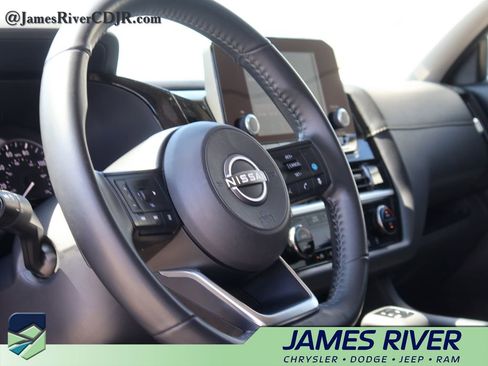 Used 2025 Nissan Pathfinder SV FWD image 26