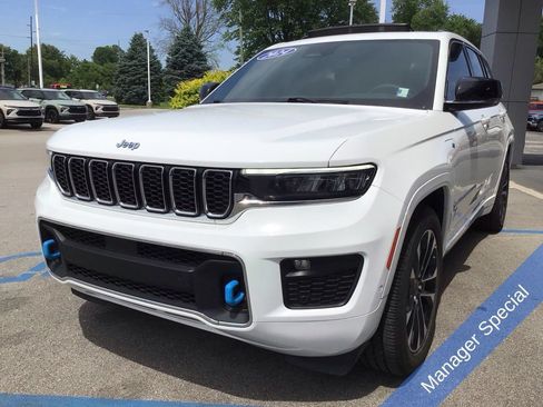 Used 2024 Jeep Grand Cherokee Overland w/ Luxury Tech Group IV AWD/4WD image 14