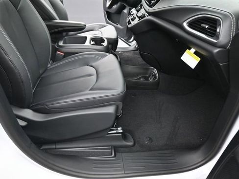 New 2026 Chrysler Pacifica Select w/ S Appearance Package image 22