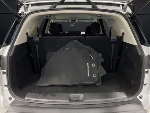 Used 2024 Nissan Pathfinder S image 12