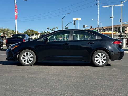 Used 2025 Toyota Corolla LE image 2