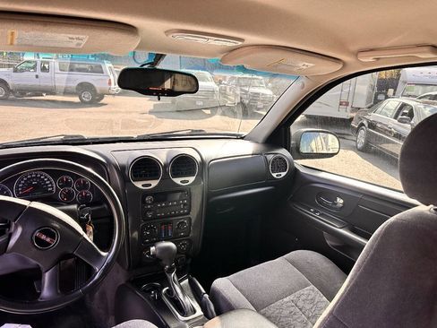 Used 2005 GMC Envoy XL SLE image 18