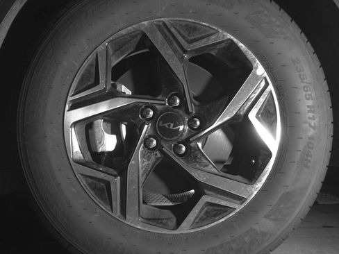 Used 2025 Kia Sportage LX image 12