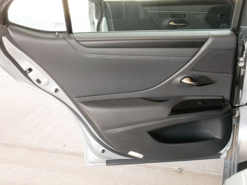 Certified 2025 Lexus ES 300h w/ Premium Package FWD image 24