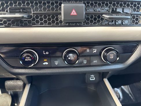 Used 2025 Honda HR-V LX image 17