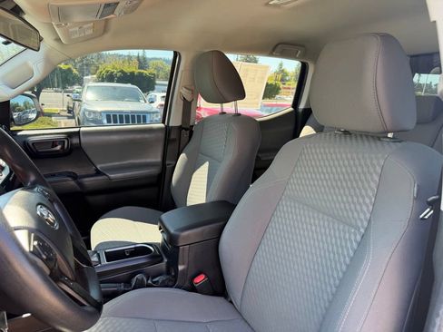 Used 2022 Toyota Tacoma SR AWD/4WD image 14